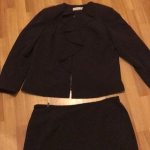 Designer business suit by Tahari, size 16W.